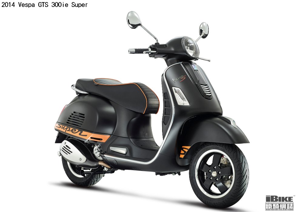 1 Vespa GTS supersport 3-4antdx